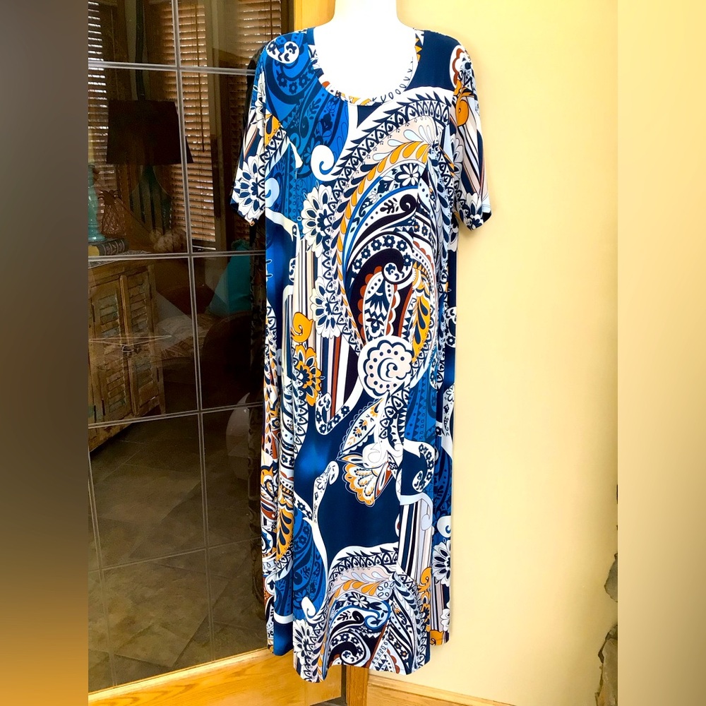 Chico’s ladies maxi short-sleeved dress. NWOT.